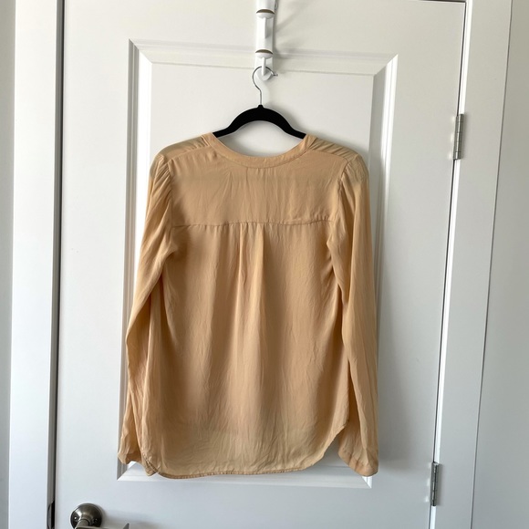 VINCE / SILK DOUBLE FRONT BEIGE BLOUSE - Picture 5 of 6